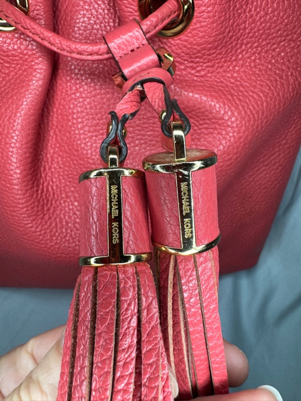 Michael Kors Pebbled Leather Tassel Crossbody Bag Coral Pink Gold Tone - Picture 3 of 8